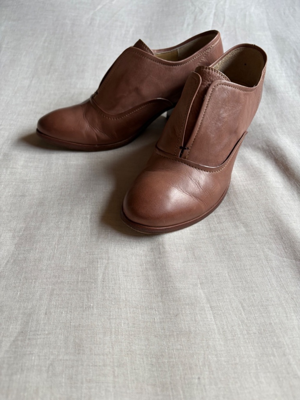 FRYE Courtney Slip On in Dusty Rose